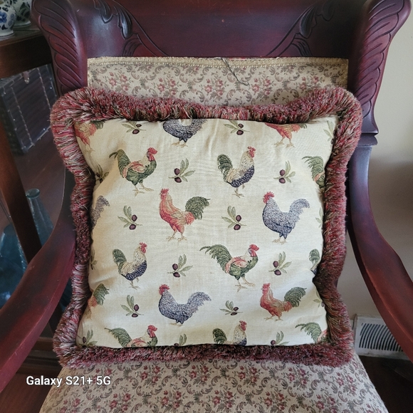 Vintage chicken decor pillow - Picture 1 of 4